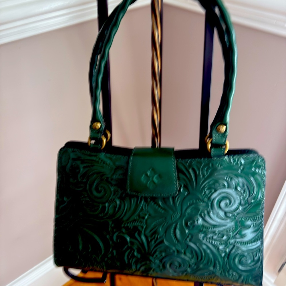 Patricia Nash Rienzo Burnish Tooled Leather
NWT